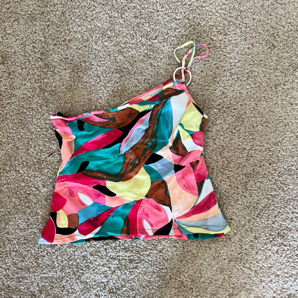 Asymmetrical Patterned Top